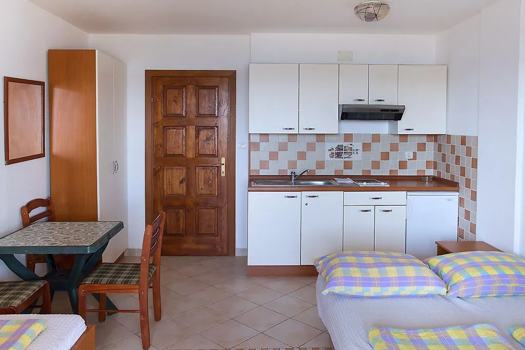 Apartments Villa Supertom Povlja   Povljana