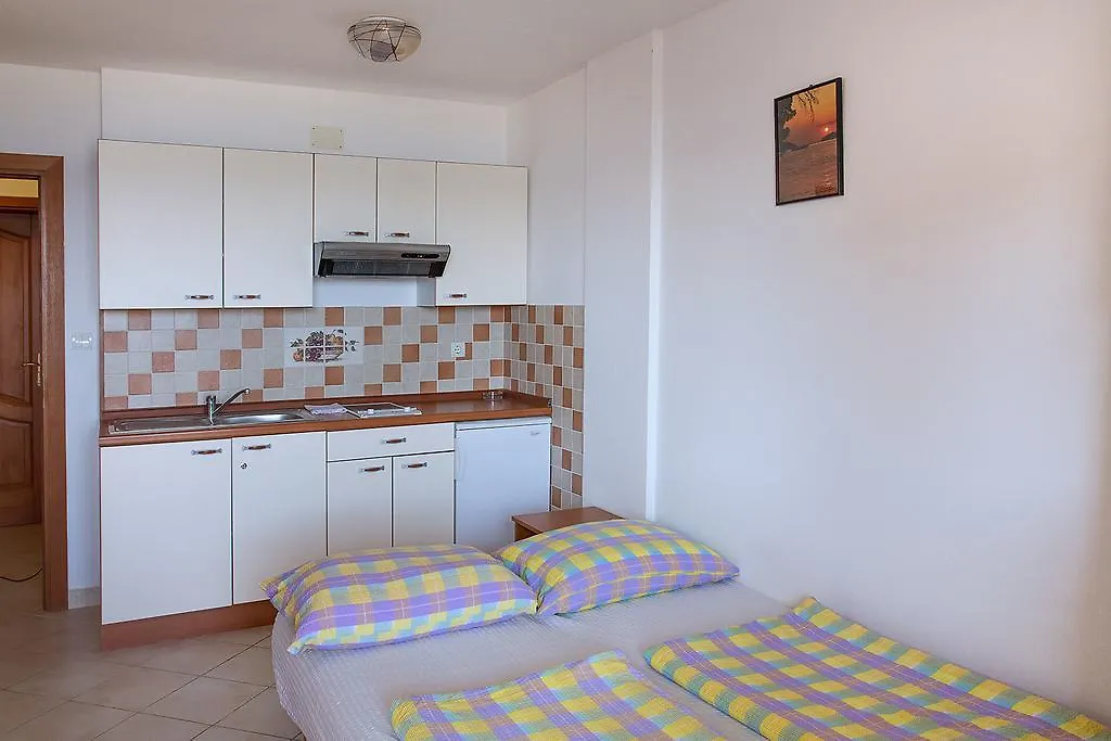 Apartments Villa Supertom Povlja  0*, Povljana Croatia