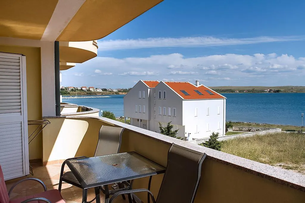 Apartments Villa Supertom Povlja  0*, Povljana Croatia