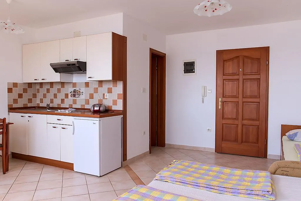 Apartments Villa Supertom Povlja  Povljana
