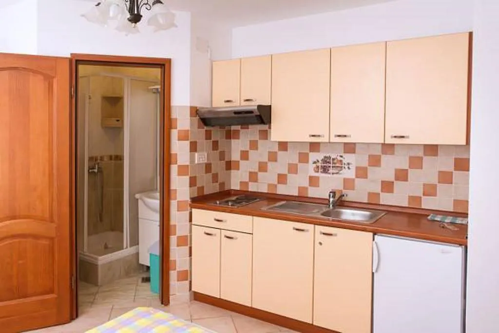 Apartments Villa Supertom Povlja  Povljana