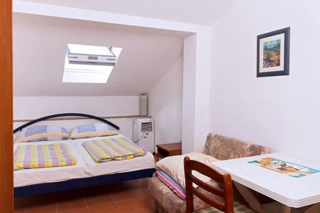 Apartments Villa Supertom Povlja