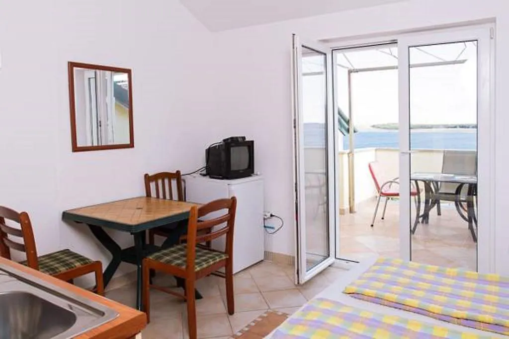 Apartments Villa Supertom Povlja  0*, Povljana